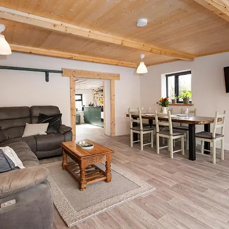 The Old Thatch Дом отдыха