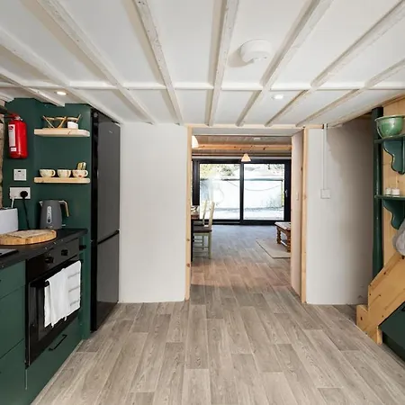 The Old Thatch Дом отдыха *