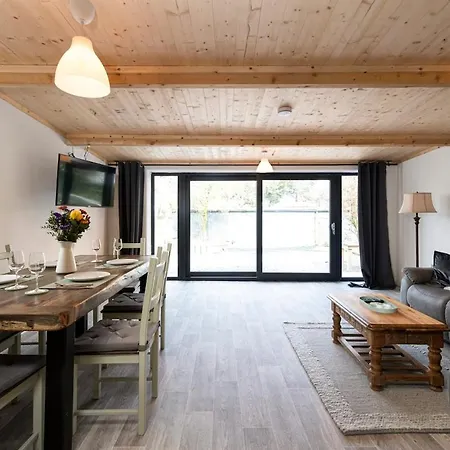 The Old Thatch بيت للعطل